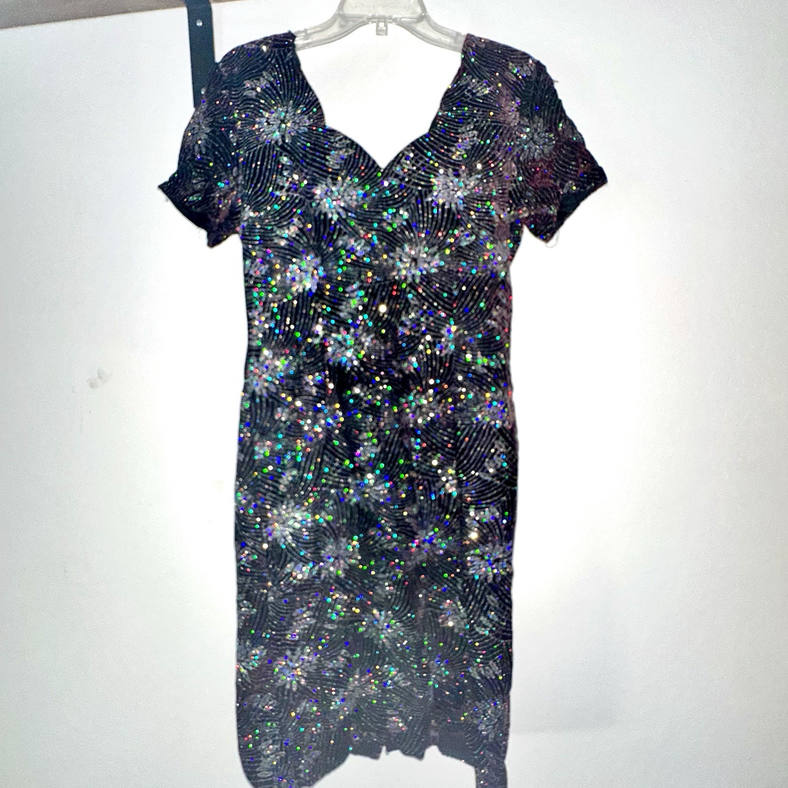 Mayvens Vintage 80’s Ladies 10 Maroon Velvet Silver Sparkly Scallop V Neck Dress