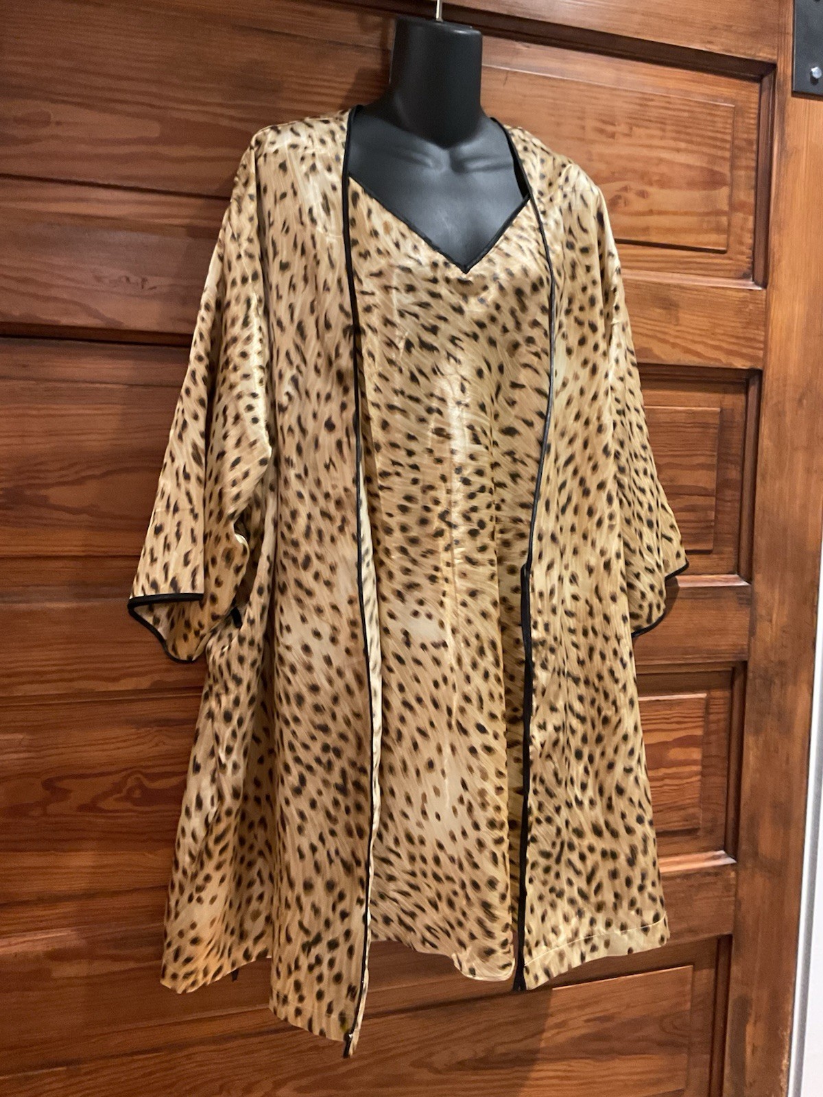 Vintage Secret Treasures Silky Leopard Animal Nightgown Robe Pengoir Set XL