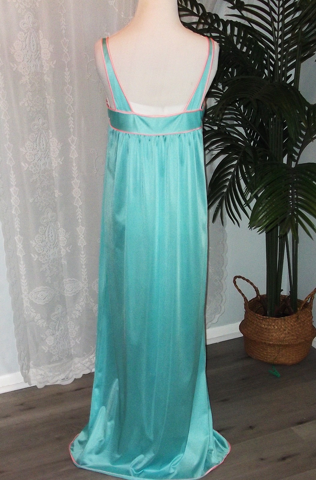 Sm.-Med.”Diane Von Frostenberg” 2 tone,Aqua blue,pink trim,long vtg. nightgown