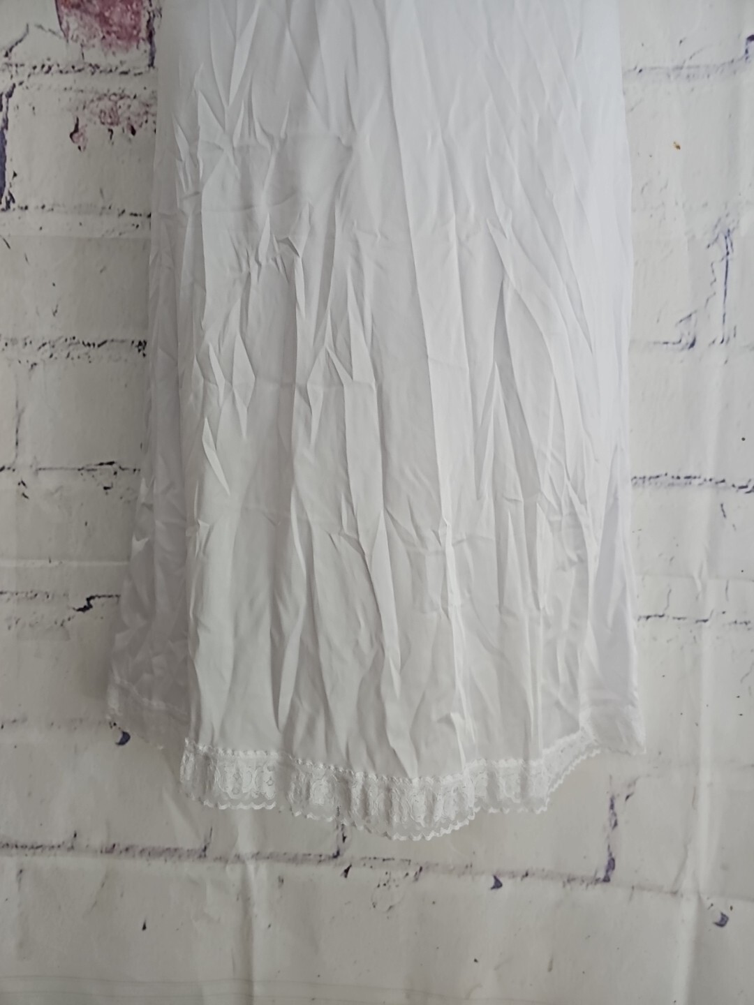 Vassarette Full Slip White Size 22″ 36/42 Satin Nylon Adjustable Straps V-neck