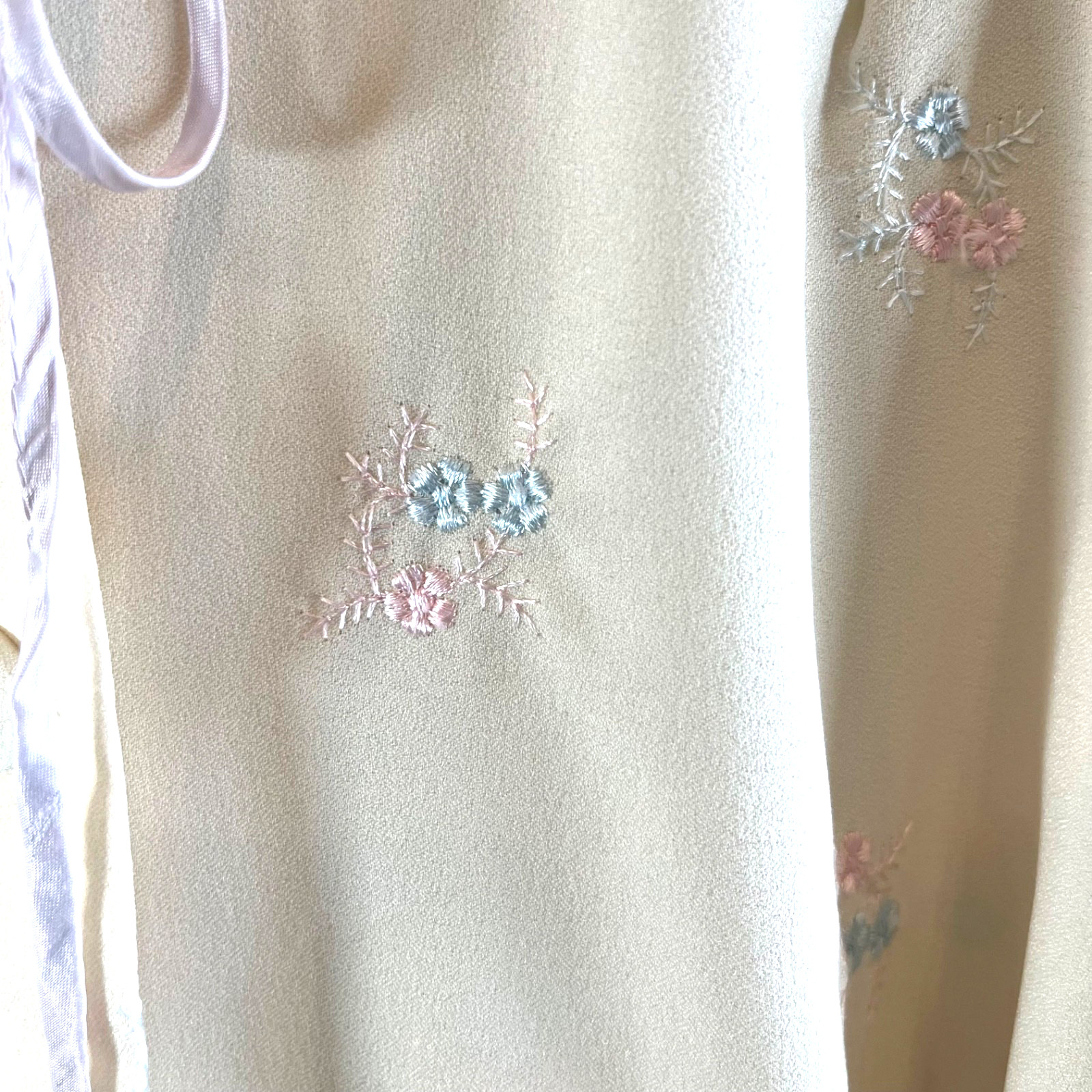 Vintage Ariel Embroidered Cream Robe Sz. S Belt Cuffs Pockets Long EUC