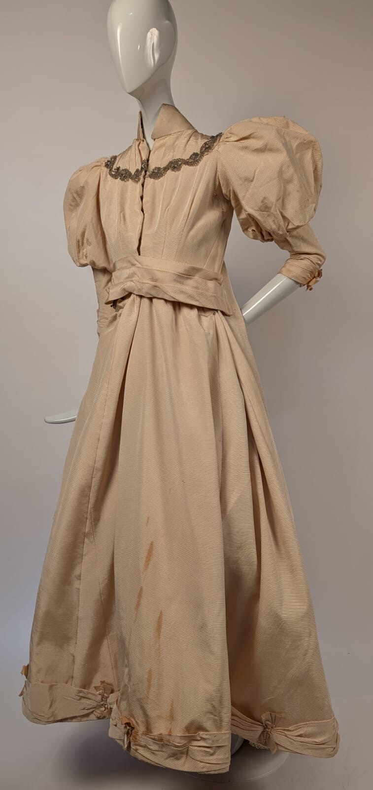VICTORIAN 19TH C IVORY SILK FAILLE BUSTLE DRESS W PUFF SLEEVES + WATTEAU REAR