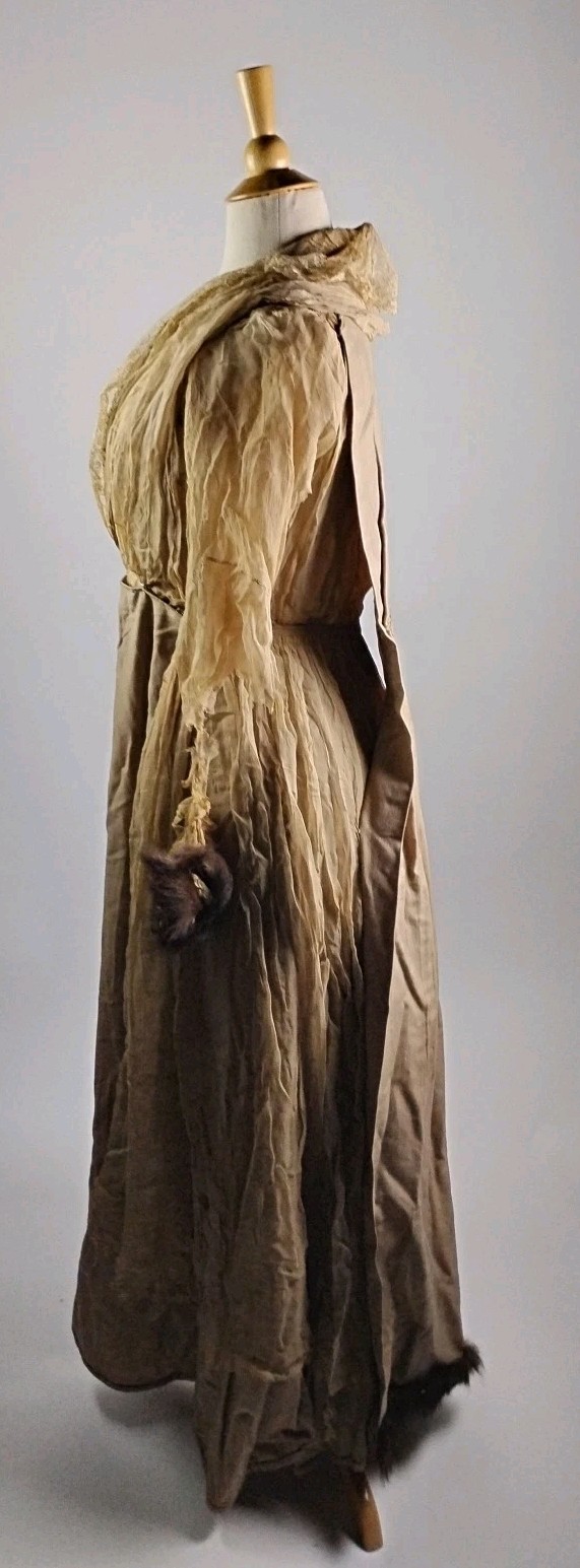 Antique Edwardian Ivory Wool & Lace Tea Gown Dress c.1905–1915