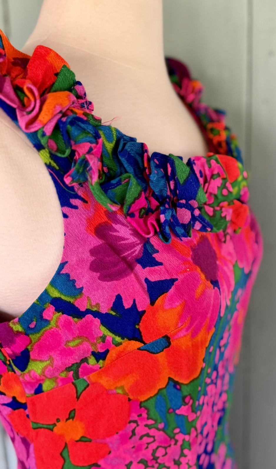 VTG 60s Liberty House Hawaii Barkcloth Mini Muumuu ShoulderRuffle Psychedelic 10