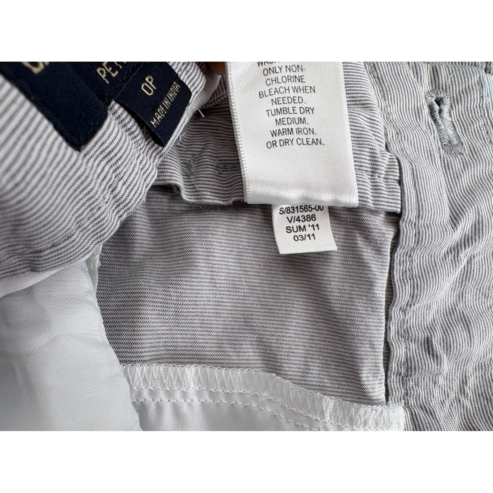Banana Republic Petites Gray White Striped Cotton Shorts 0P Vintage 2011