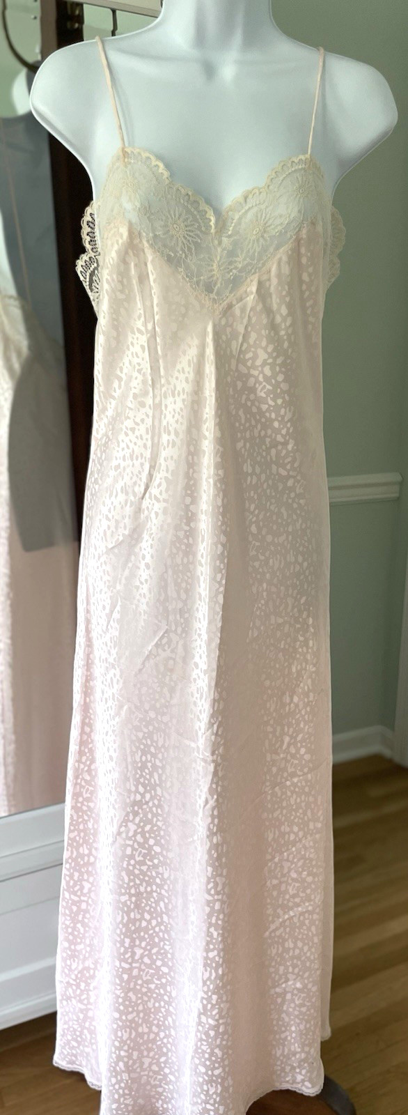 VTG ’80s Georgette Trabolsi – Medium- Chemise Nightgown -Blush Pink Cream Lace