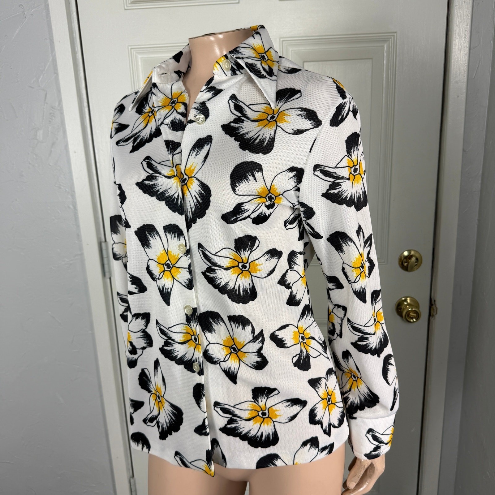 Vintage 70s Shirt 12 Floral Retro Blouse Polyester Button Knit Seaton Hall V3-17