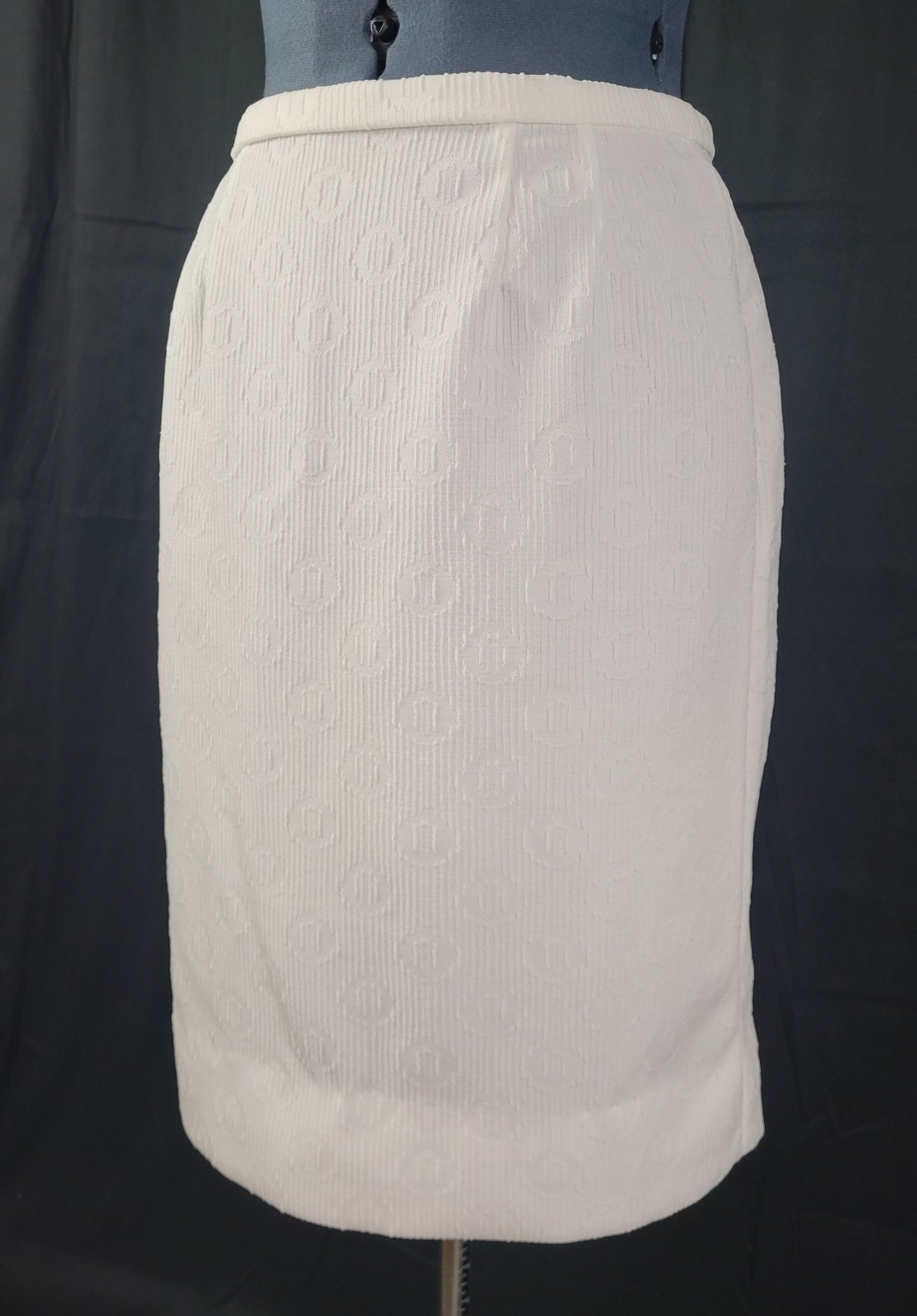 Vtg Handmade Creamy White Fitted Skirt w Textured „O” Pattern Size M? 30″ Waist