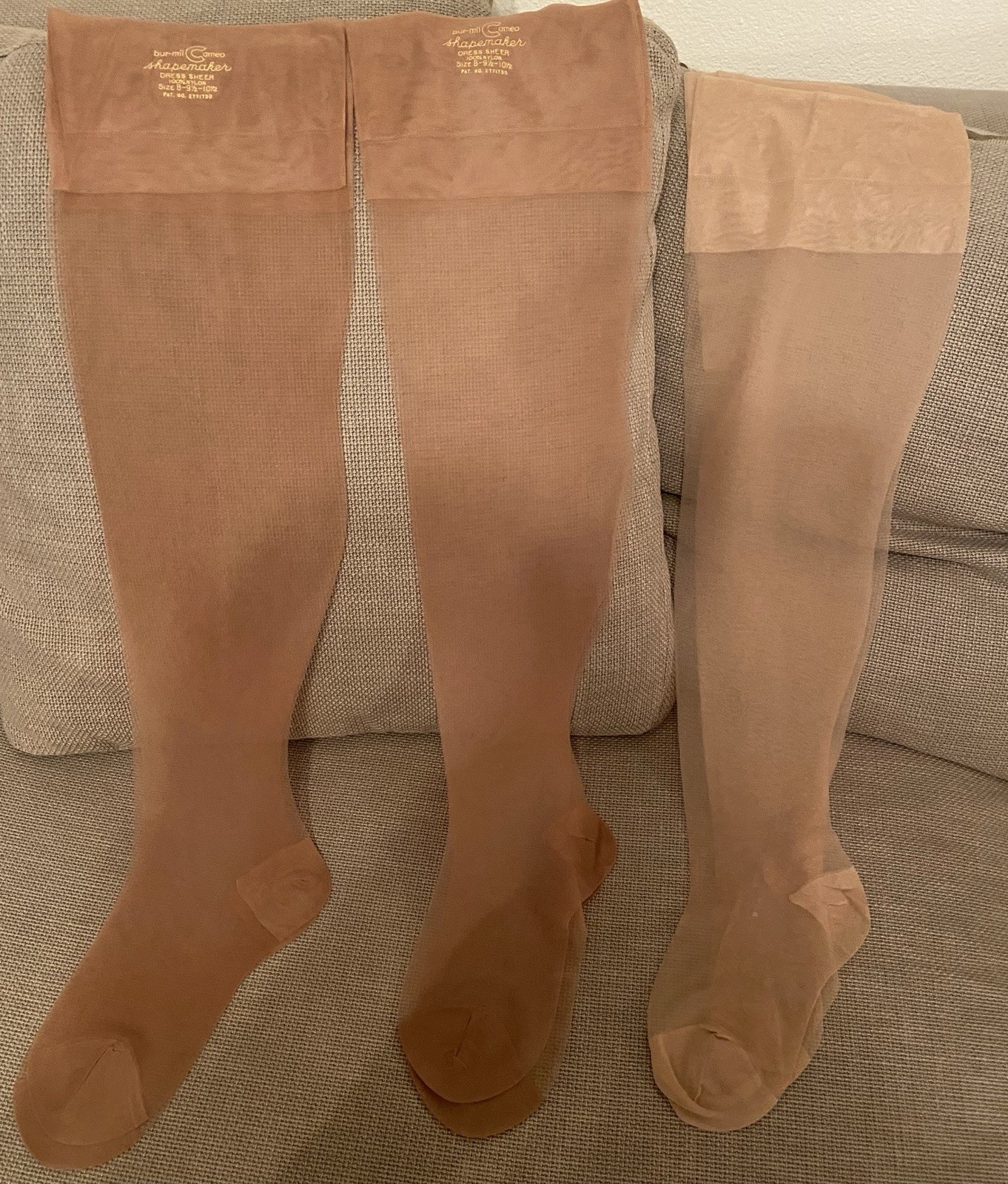 VTG Cameo Stockings Seamless B 9 1/2 – 10 1/2 – 2 Pair Marked 1 Pair Unmarked