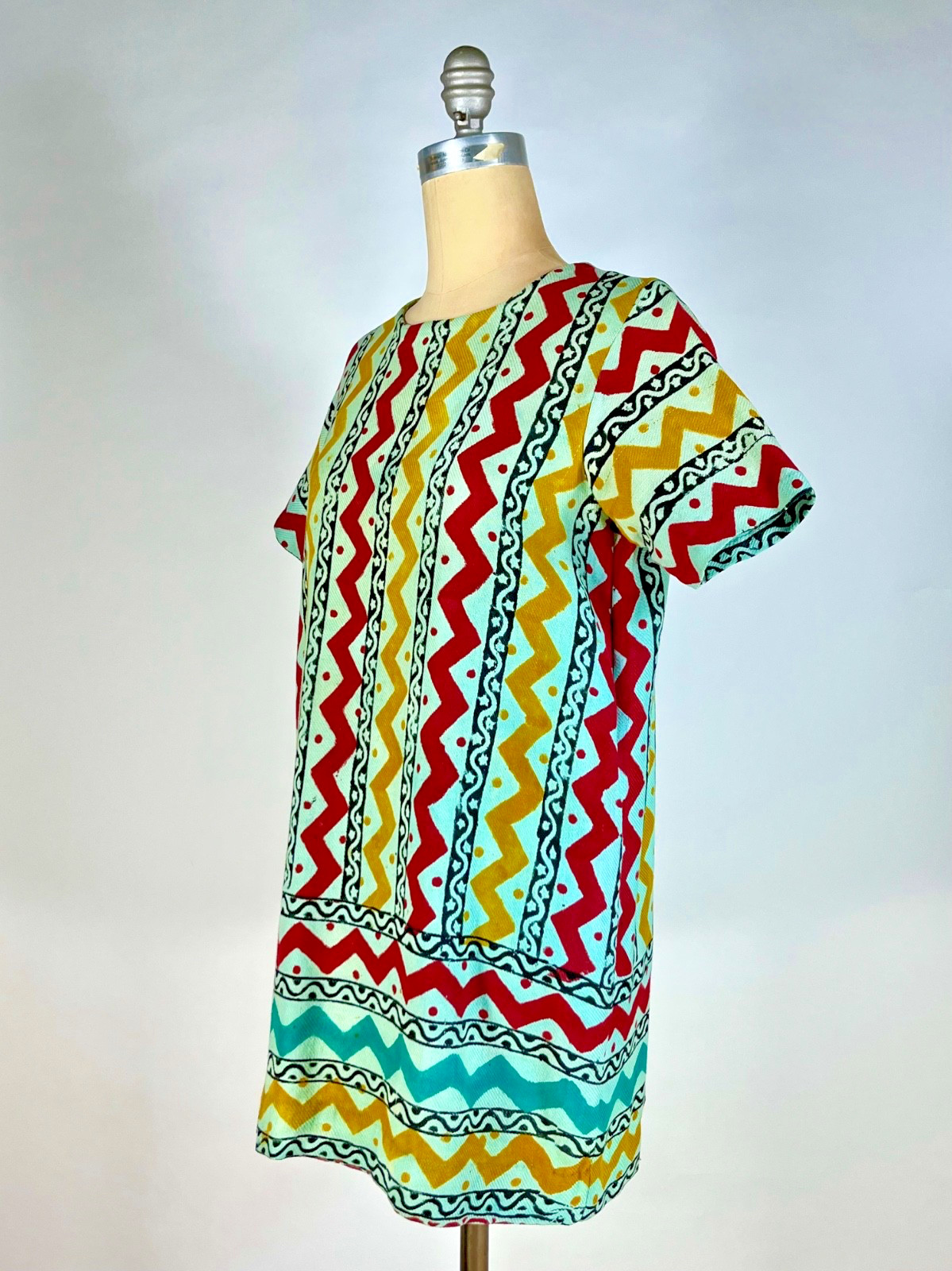 Vintage 1960’s TRUE HIPPIE cotton graphic print green shift mini dress India S/M
