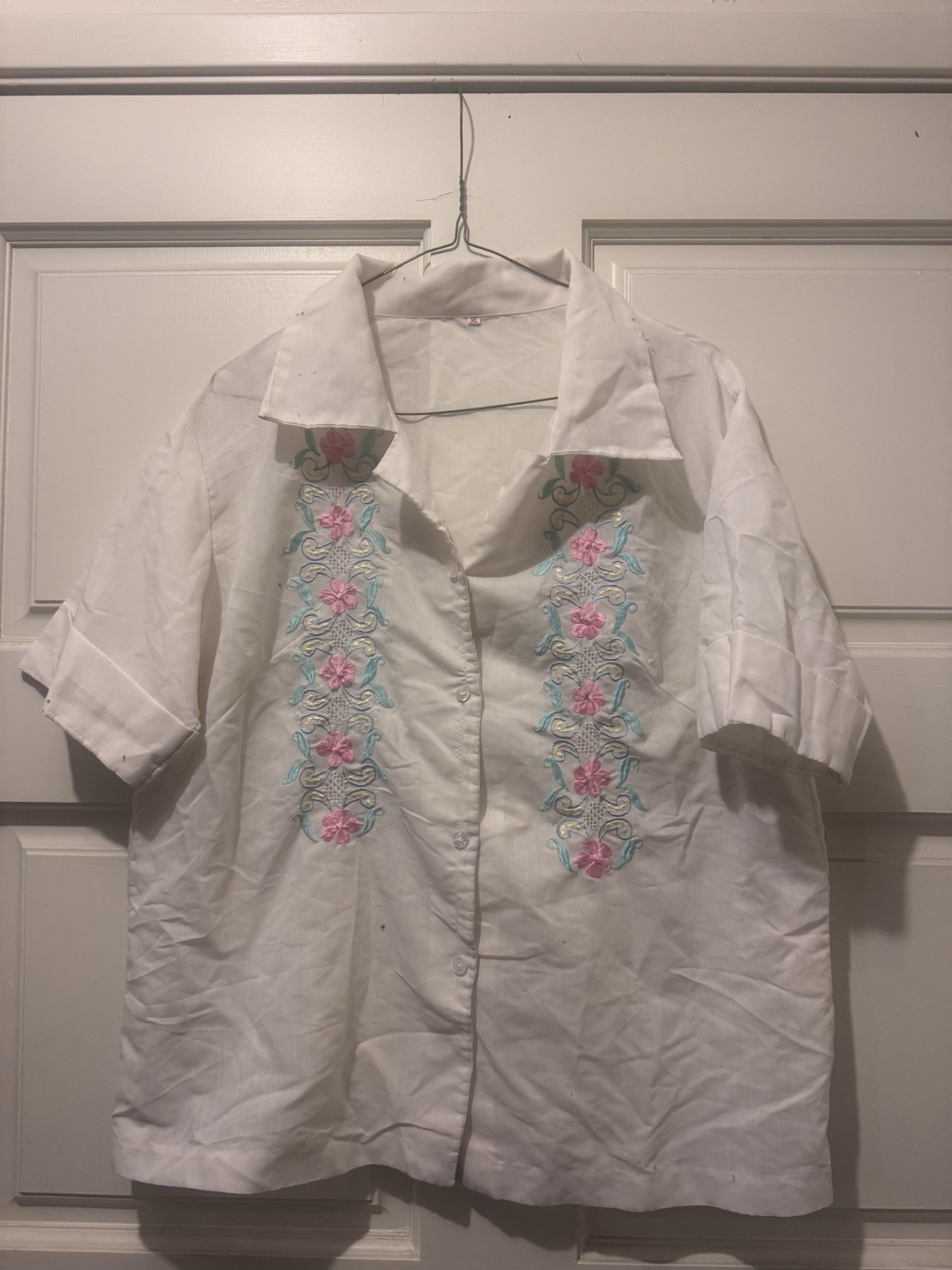 Vintage Embroidered Floral Blouse. Womens XlLarge Pastel Boho White Short Sleeve