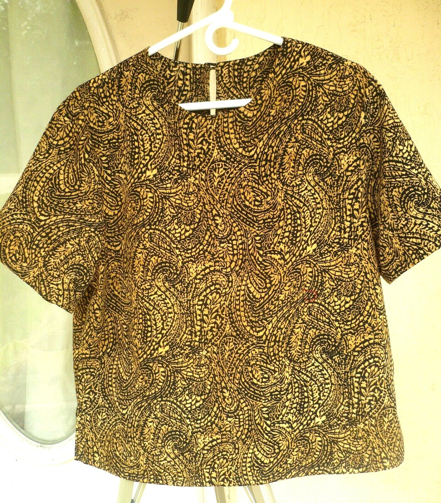 VTG BON WORTH P M L GOLD BOXY BLACK PAISLEY BLOUSE KEYHOLE VELVET FEEL FALL LADY