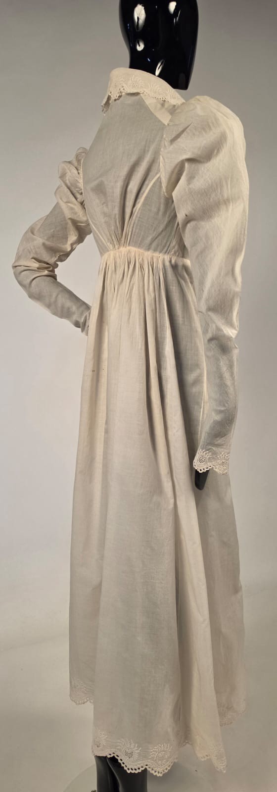REGENCY 1815 HAND EMBROIDERED FINE COTTON DRESS W PUFF SLEEVES + STAND UP COLLAR