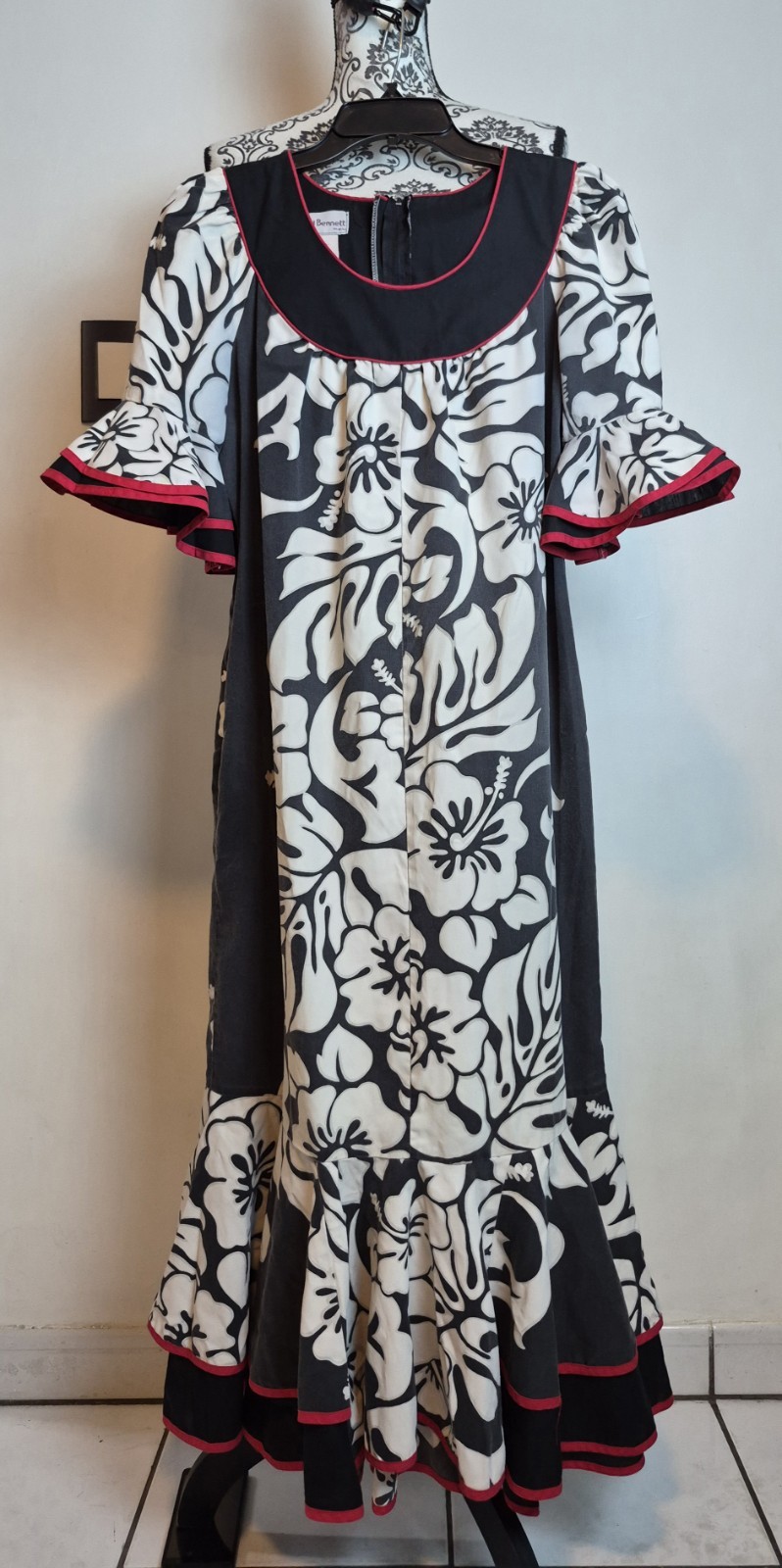 Carol Bennett Hawaii Muumuu Dress Women’s M Hibiscus Floral Maxi Caftan