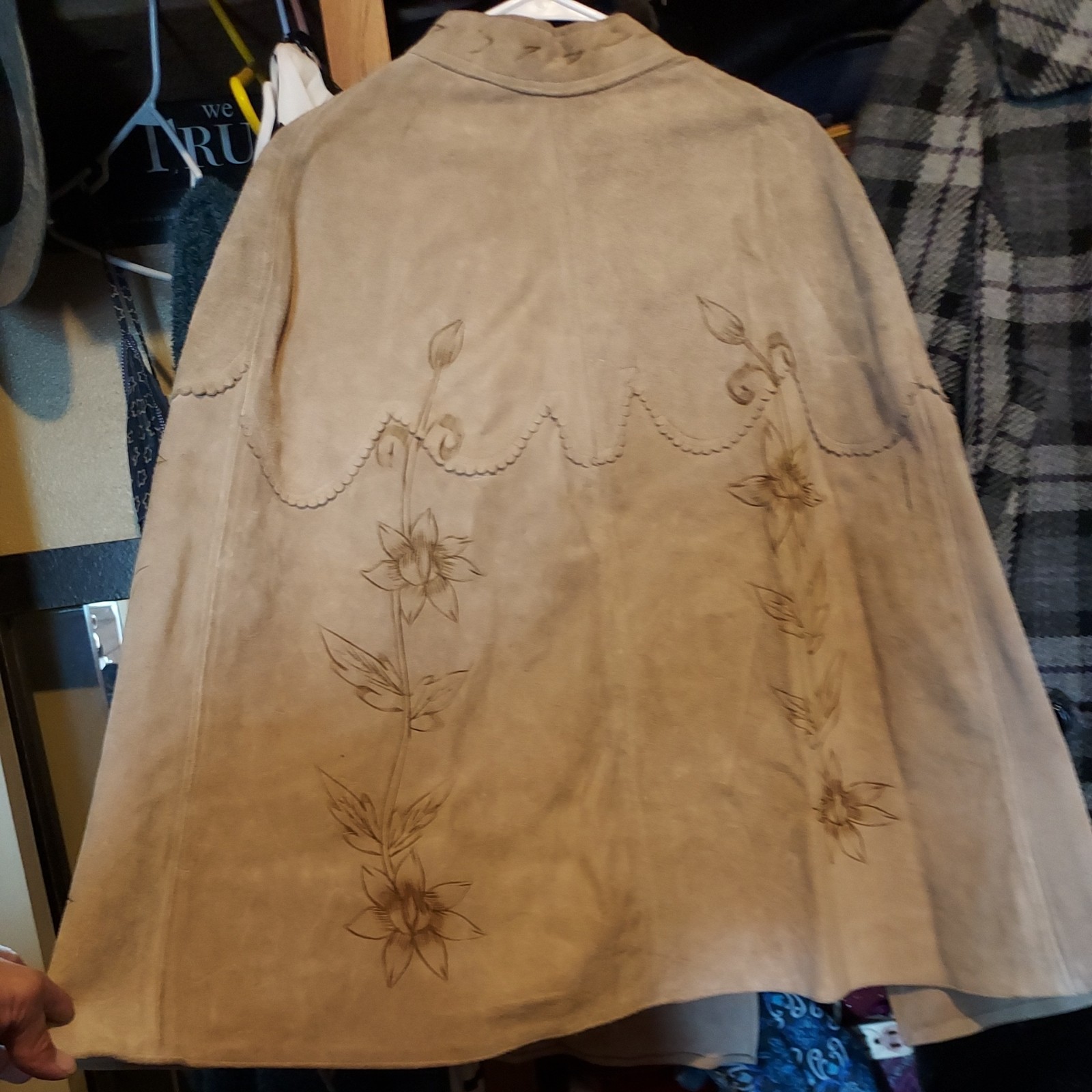 70’s Vintage Suede Floral Cape Capelet Floral Appliqué Hippy Chic Boho