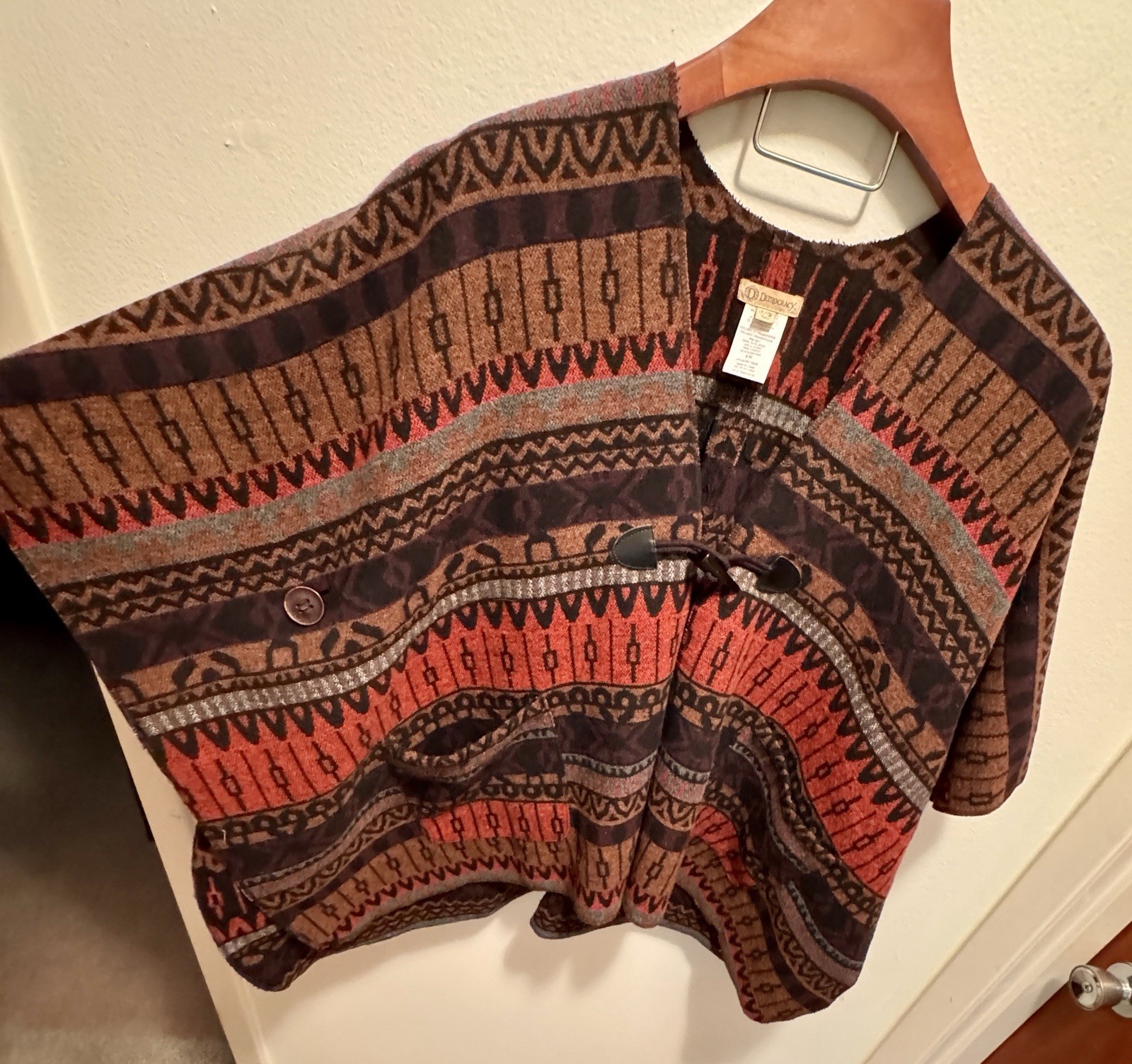 Vtg Democracy Poncho Soft & Comfy WoolBlend Beautiful Native Design Sz S/M & L