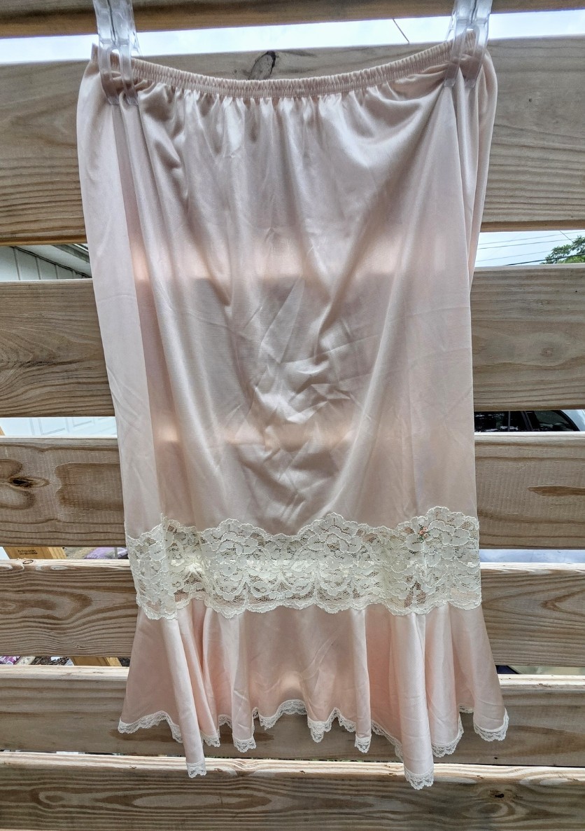 Vintage Body Lites by JCPenney Pink Nylon Half Slip Lace Ruffle Hem Size M 19″ W