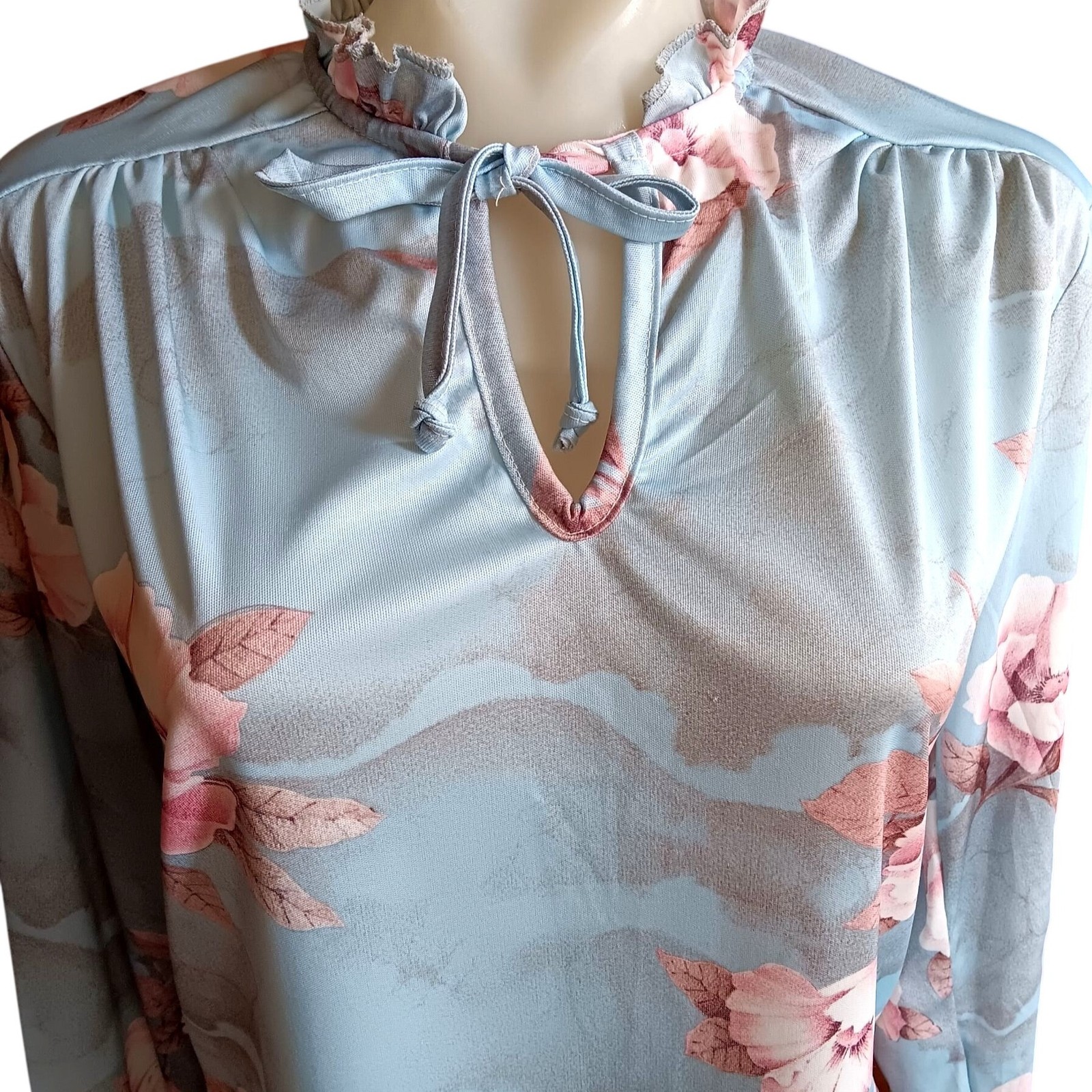 True Vintage Top Small 1970’s Floral Long Sleeve Blouse Ruffled Neckline Tie