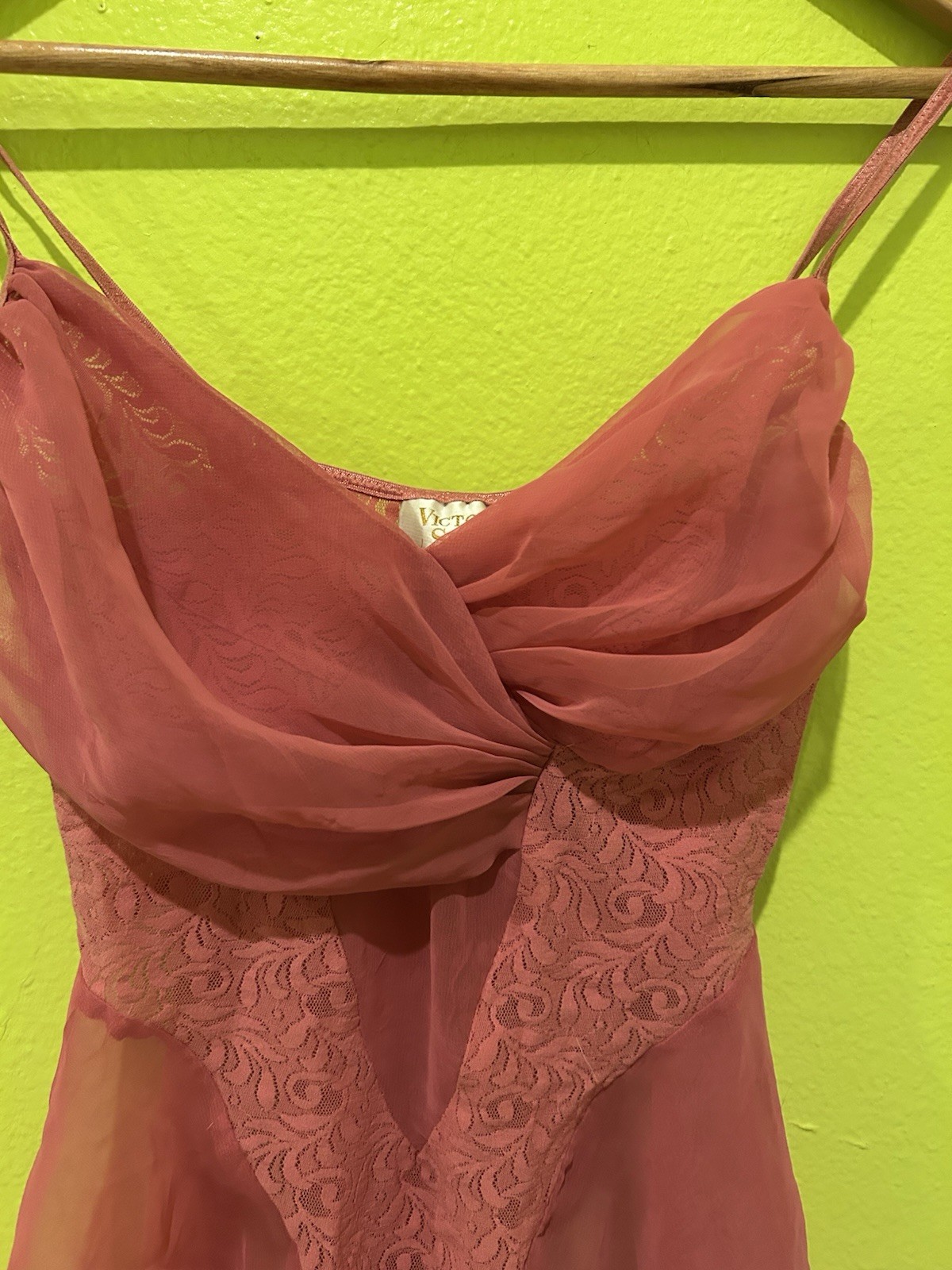 80’s/90’s Victoria’s Secret Pink Lace Top golden Tag Size Small With Snap