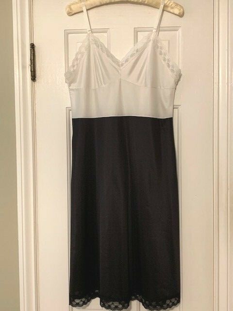 Vintage Unique Black and White Full Slip By Sarah Smith. Rare Find. Size 34