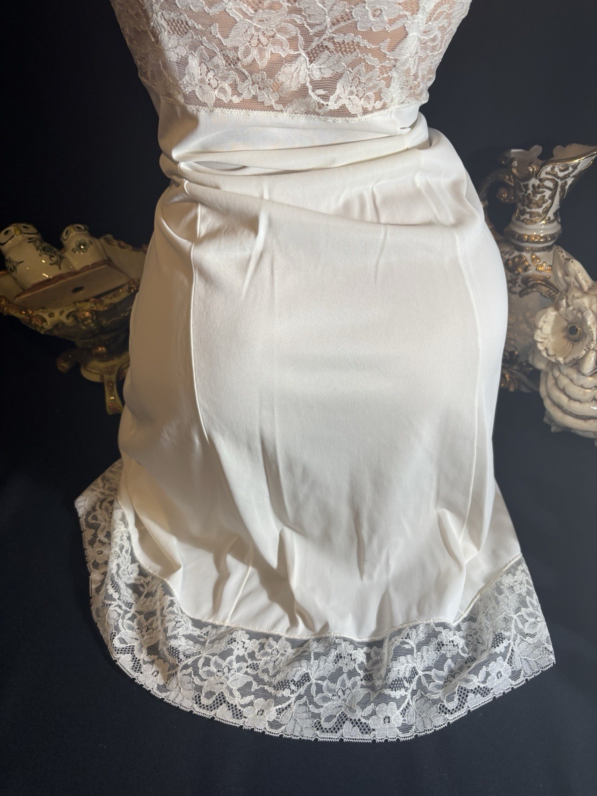 Vtg SILKY SOFT SLIP GOWN CHANTILLY LACE NIGHTGOWN Negligee WOMAN SLIP