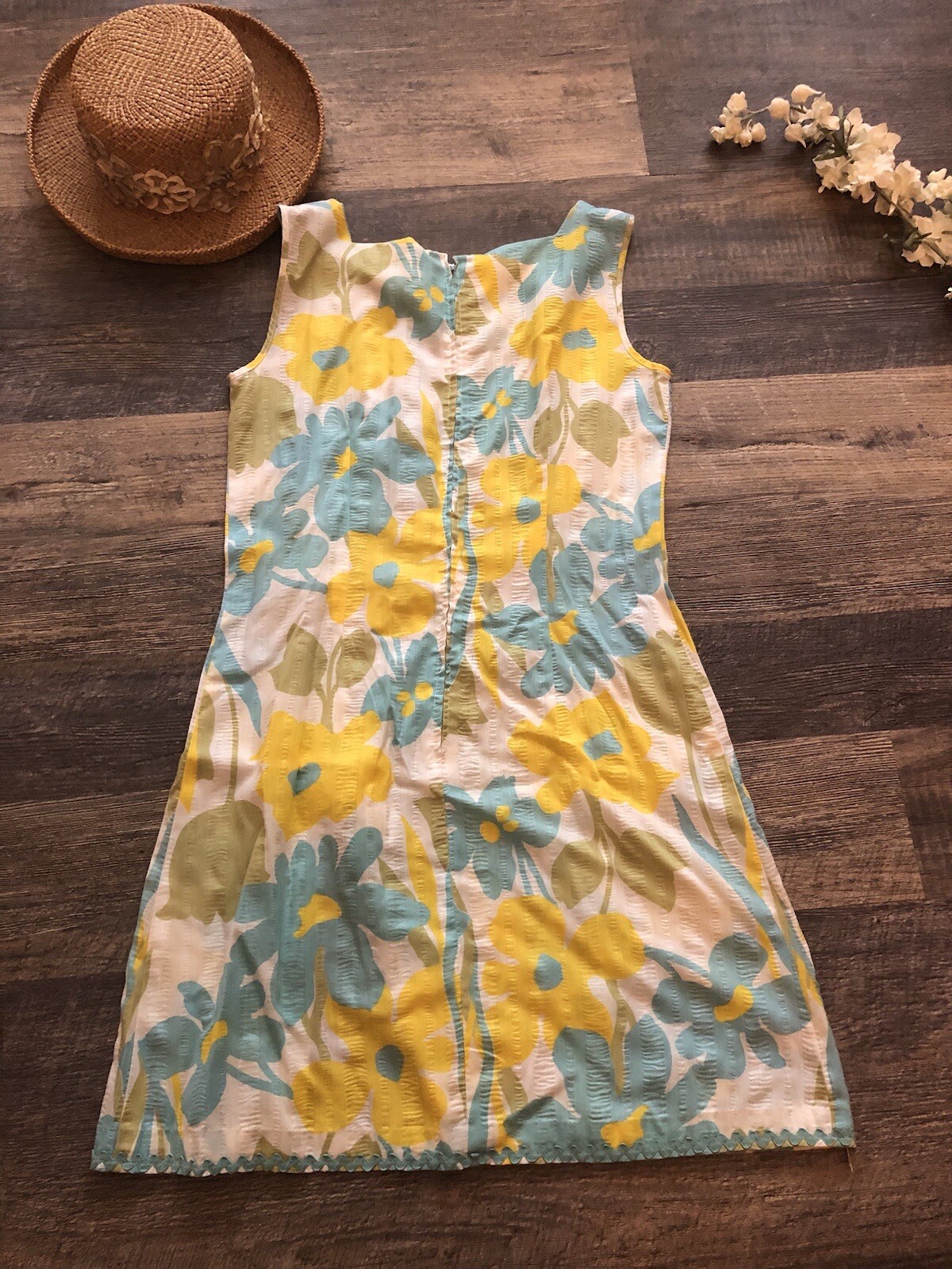 Dash About 1960’s Vintage Flower Power Shift House Dress