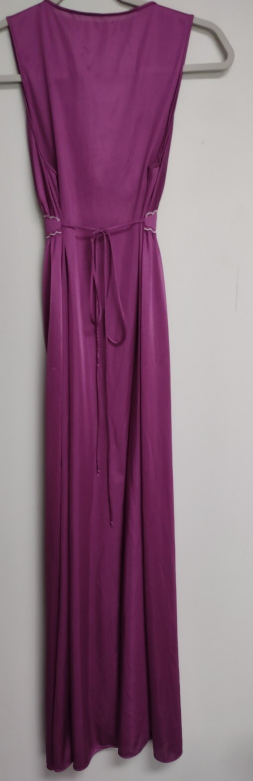 Vtg Lorraine Nightgown Small Long Purple Nylon Embroidery Accent Plum