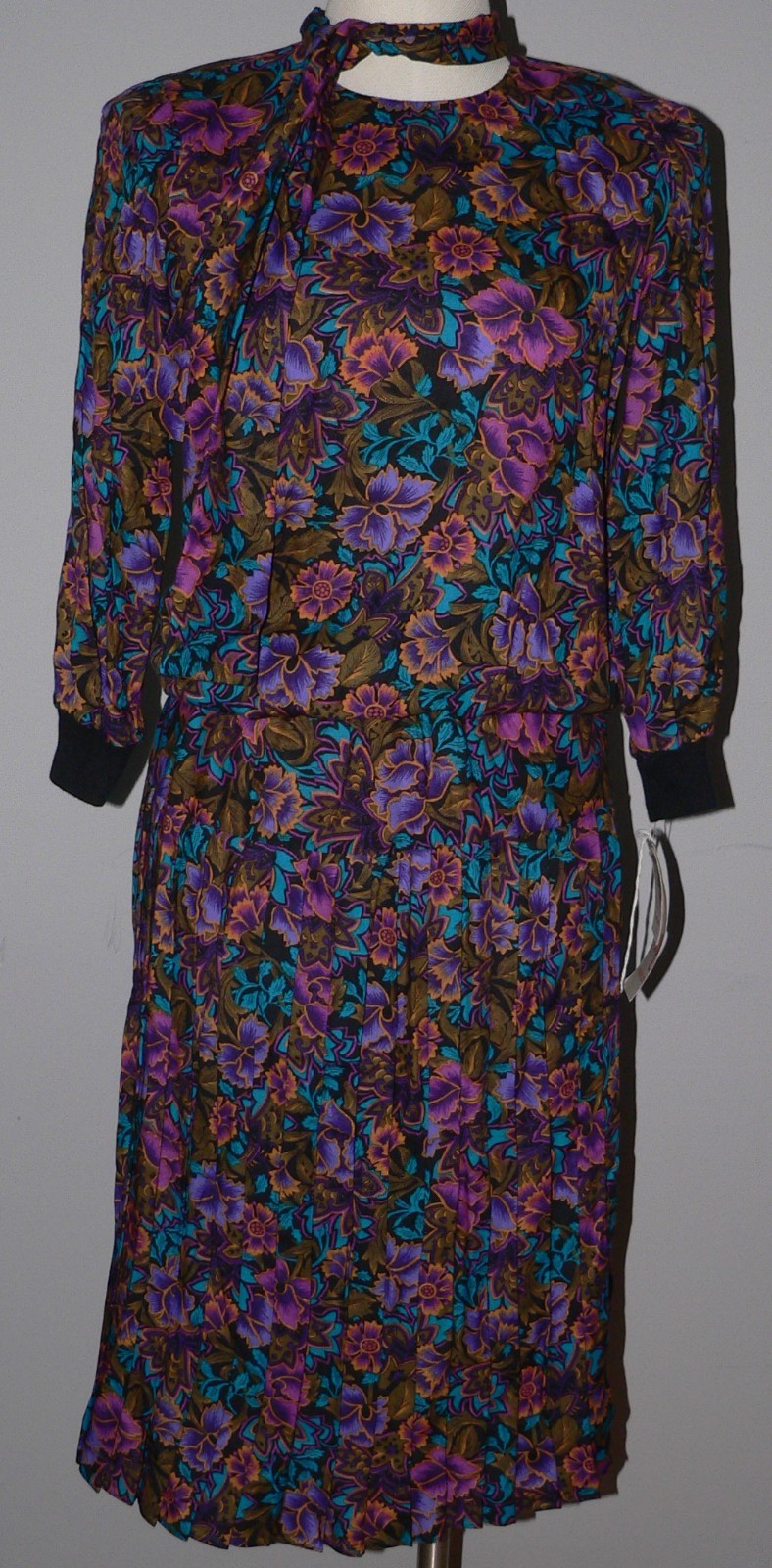 VLP Skirt Shirt Dress Purple Floral Black Pleats Cuff Scarf NWT Secretary New 6P