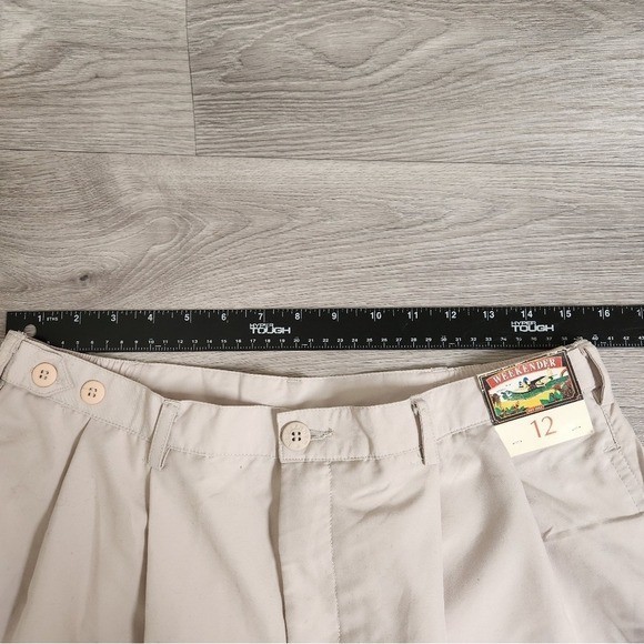 Vintage Weekender Traveler Microfiber Pleated Shorts Size 12 Tan Khaki Cuffed
