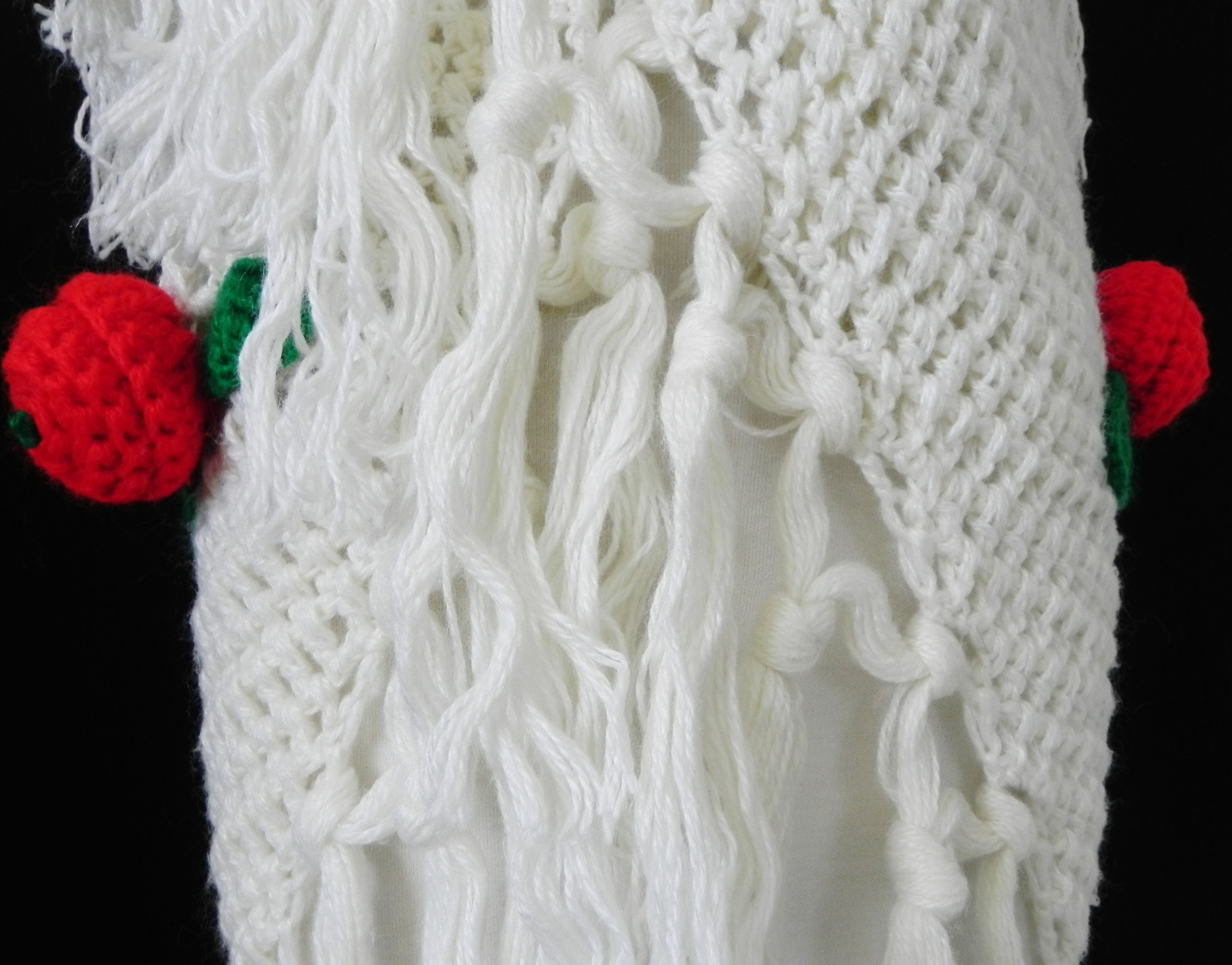 Queen of Capes Country Place Hand Crochet Ivory 3D Floral Triangle Size 102″x48″