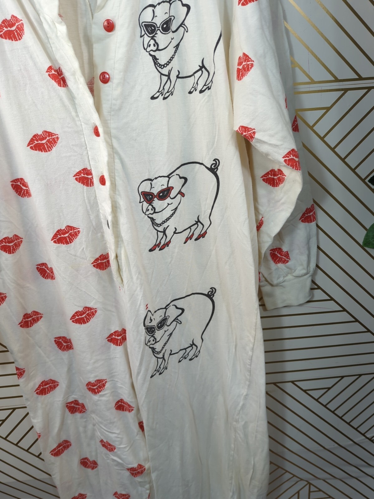 NAP BRAND Vintage One Piece Jumpsuit Sleeper Pigs Lips Kisses Button Up LARGE
