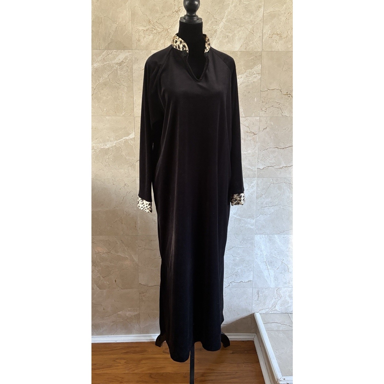 90s VTG Leopard Trim Velvet Nightgown – Medium Glam Matriarch Energy