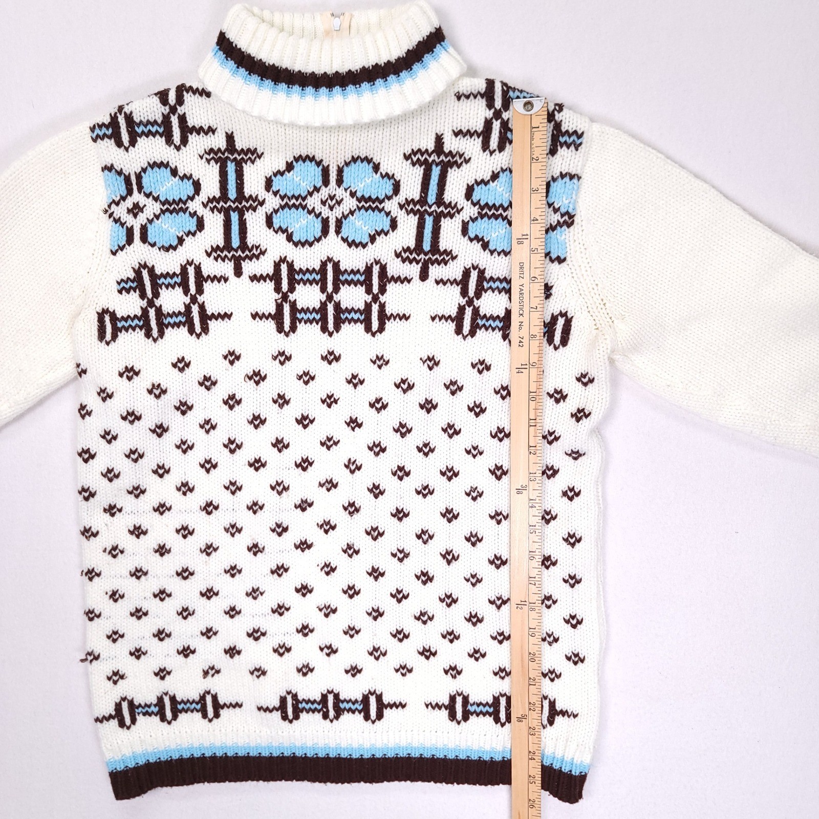 Vintage Lady Woo of Calif Nordic Fair Isle Turtleneck Sweater White Blue Brown M