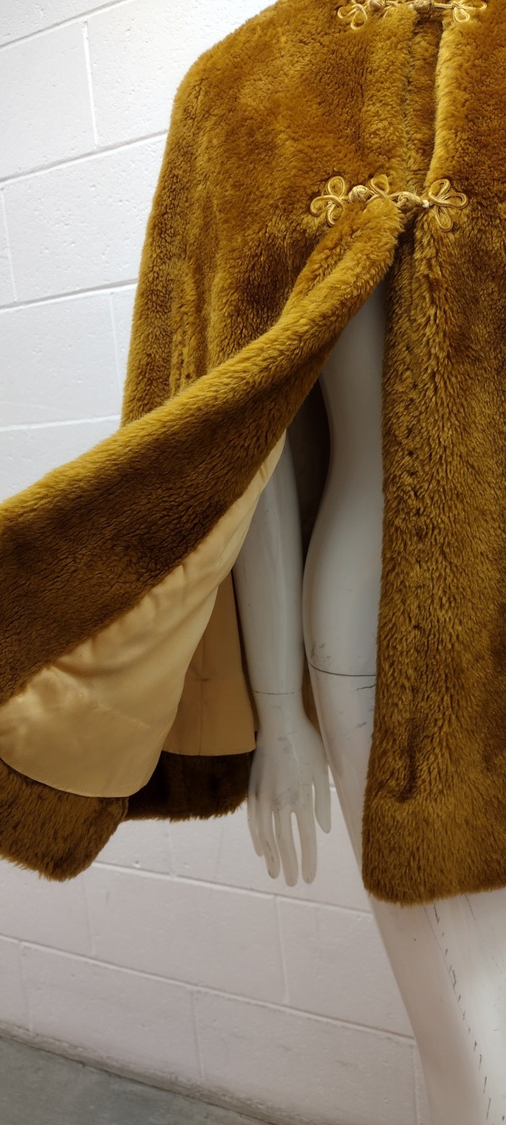 70s Faux Fur Cape Bohemian Look Mustard Bronze Color ASIAN FROG BUTTONS Size S