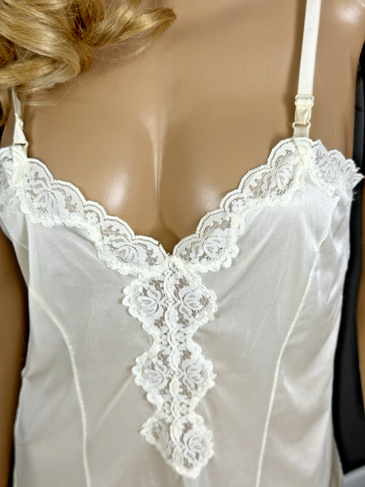 Vintage Fortune Camisole Cami Top Size Medium Ivory Cream Lace 100% Nylon USA