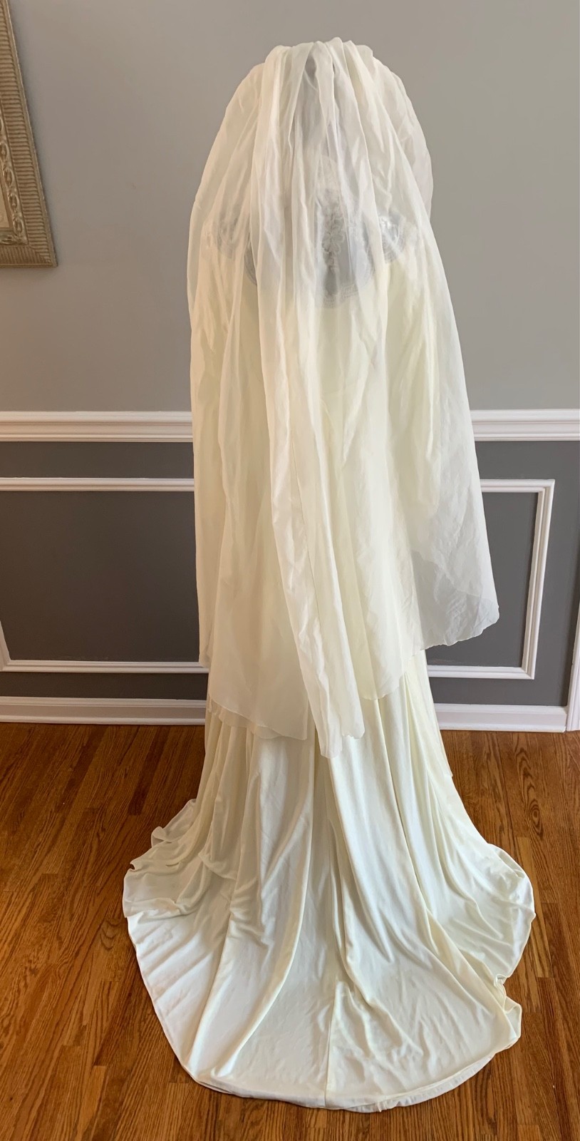 Vintage 60’s Bridal Gown Union Made Bridal Couture Women’s Medium W/ Veil (read)