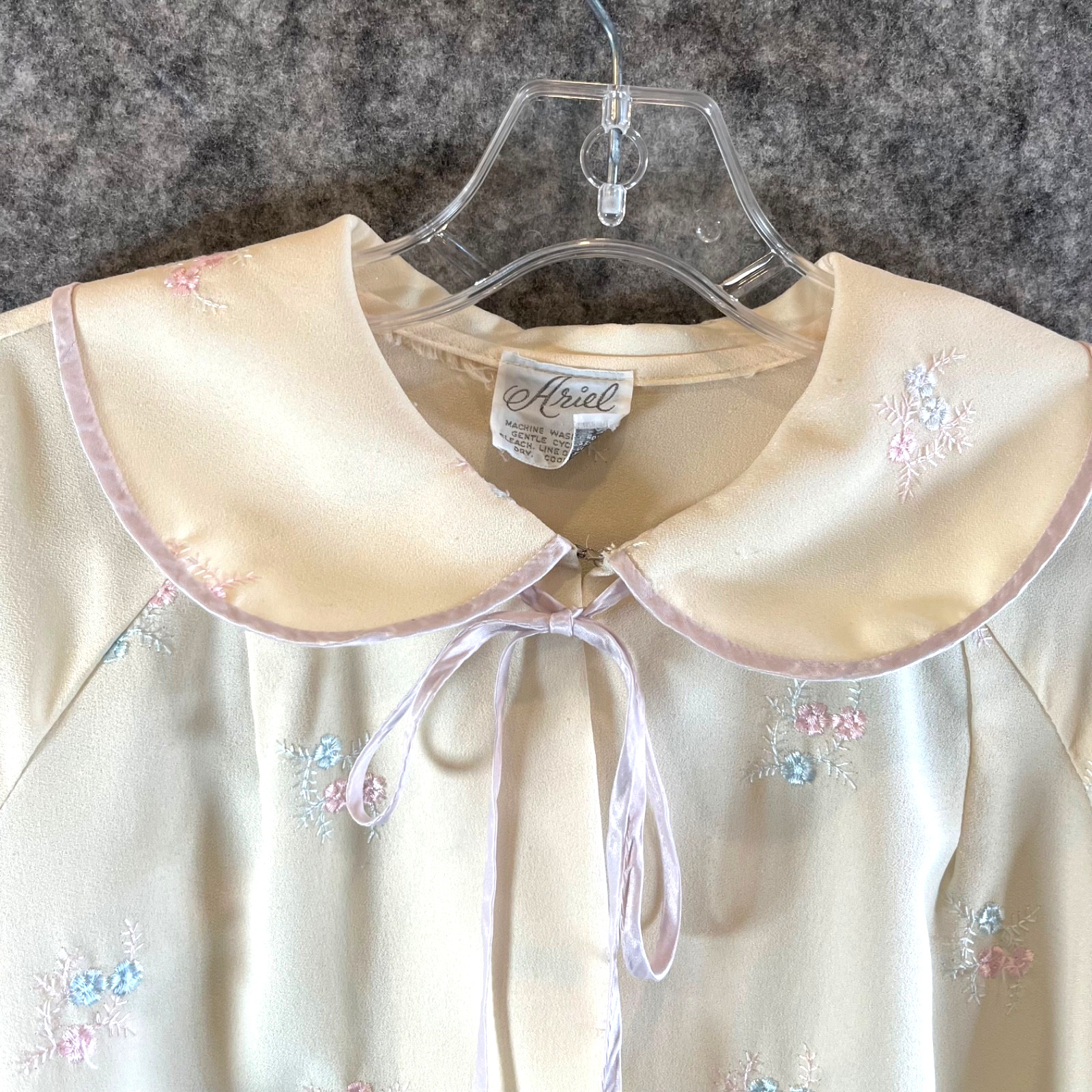 Vintage Ariel Embroidered Cream Robe Sz. S Belt Cuffs Pockets Long EUC