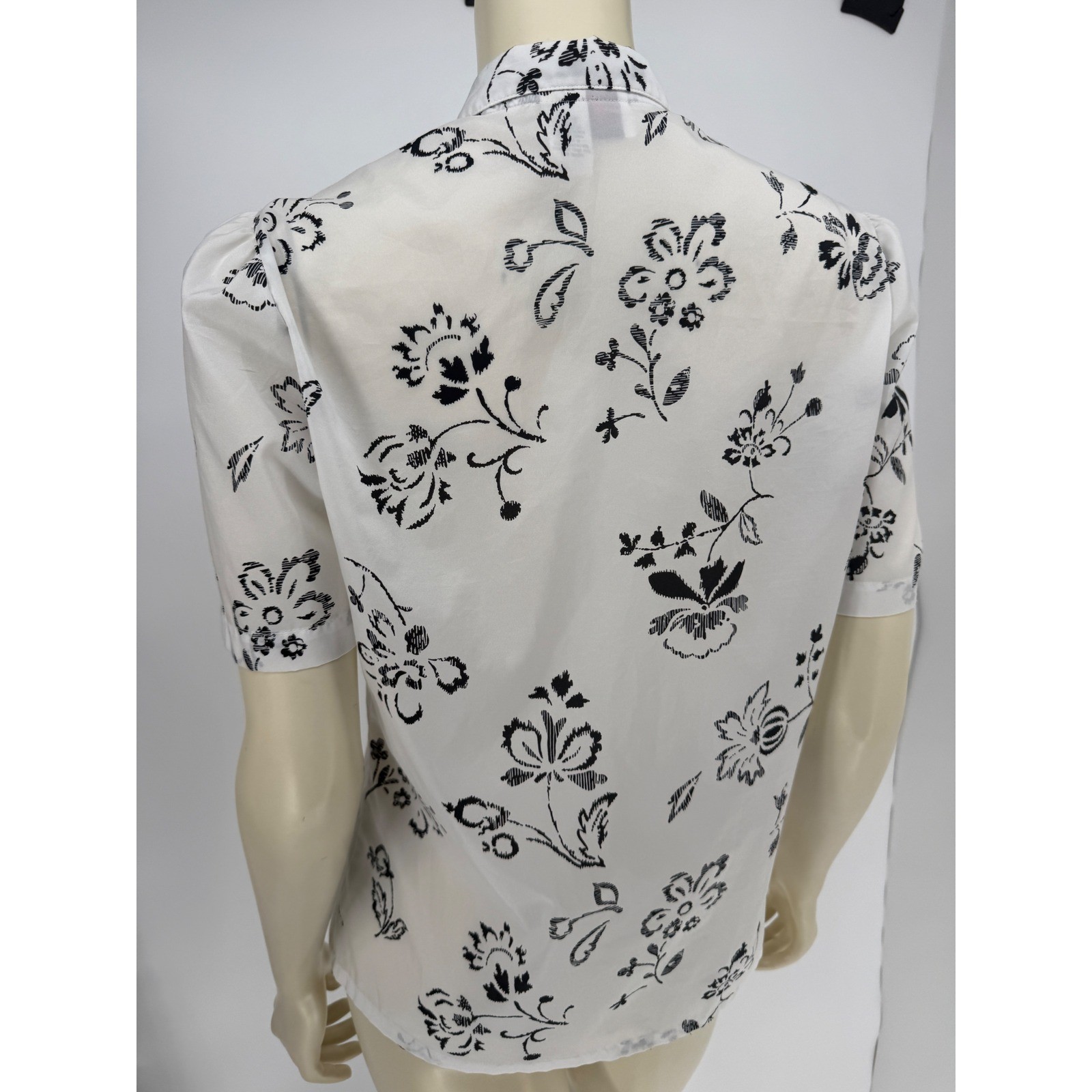 Vintage Judy Bond 1970s Short Sleeve Top White with Black Floral Print Sz 12