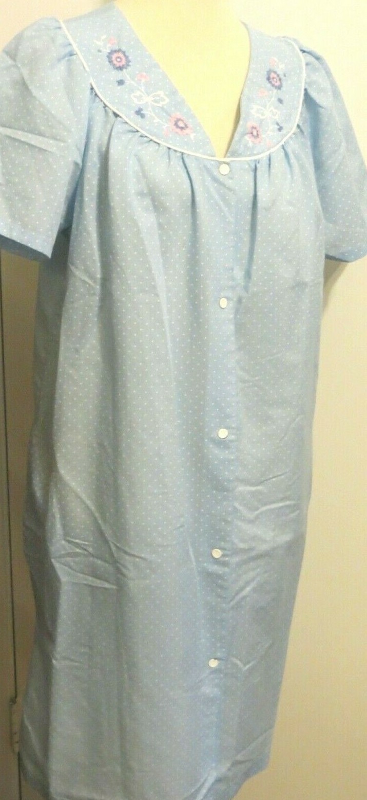 It’s a Charm Housedress Robe Vintage Look Womens M/L Blue White Dots Floral Snap