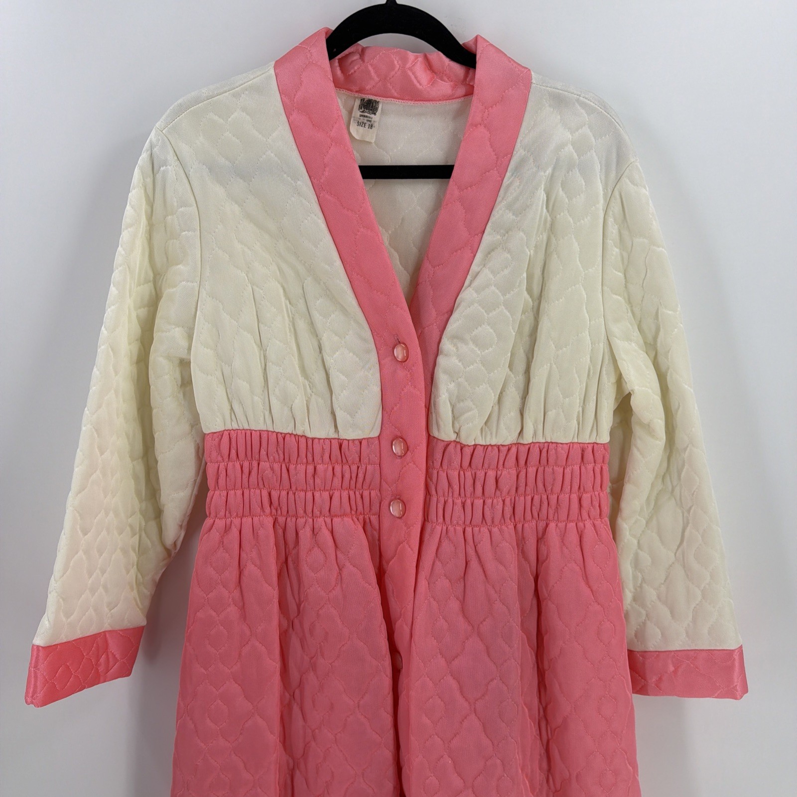 Vintage Quilted Pink Off White Robe Womens Size 18 Button Front Smocked Waist