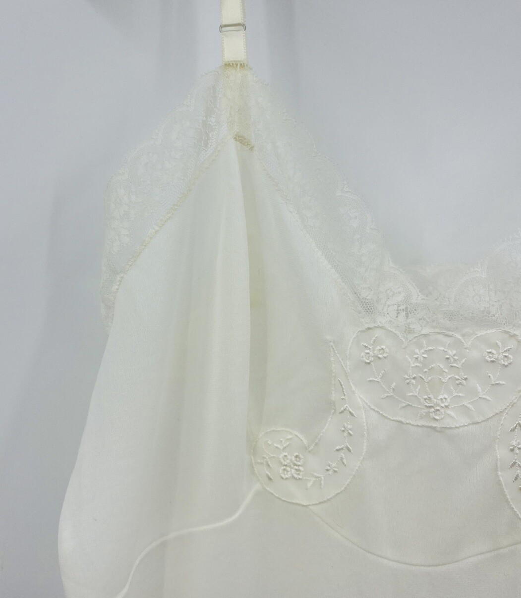 Vintage Vassarette Nylon Crepelon Full Slip Ivory Lace Trim Size A 34