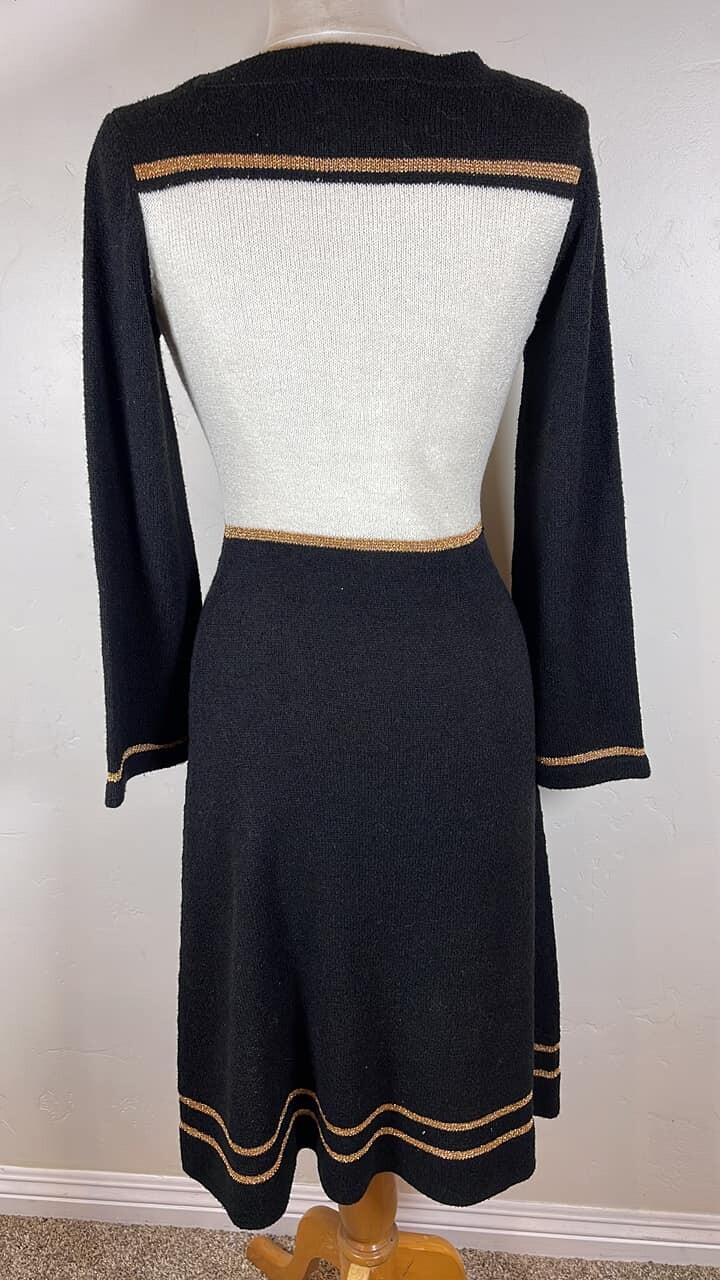 1970’s gorgeous knit Midi dress Wenjilli Black Gold off White