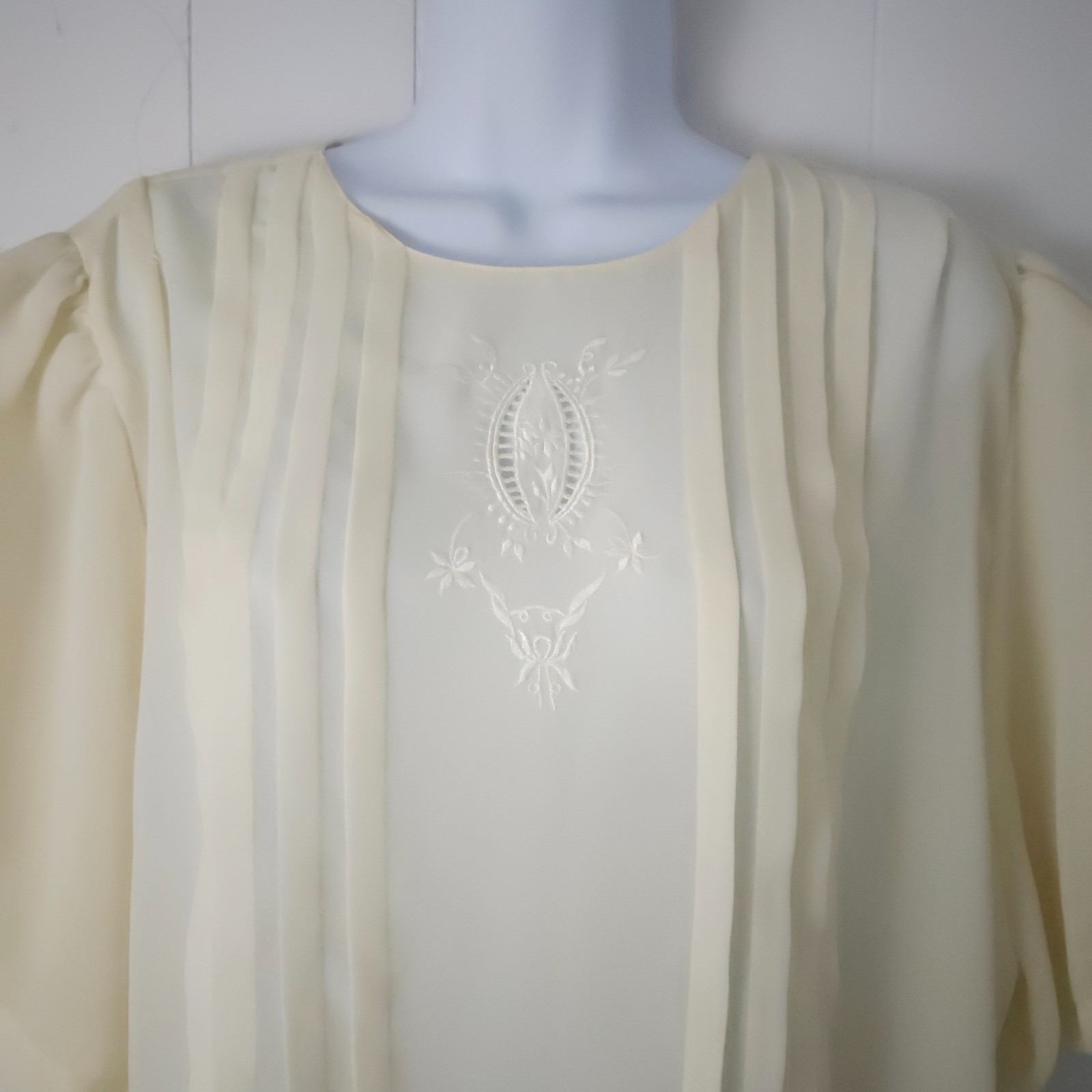 VTG 70s Off White Blouse Philippines Embroidered Poetcore Cottagecore XL 24 PTP