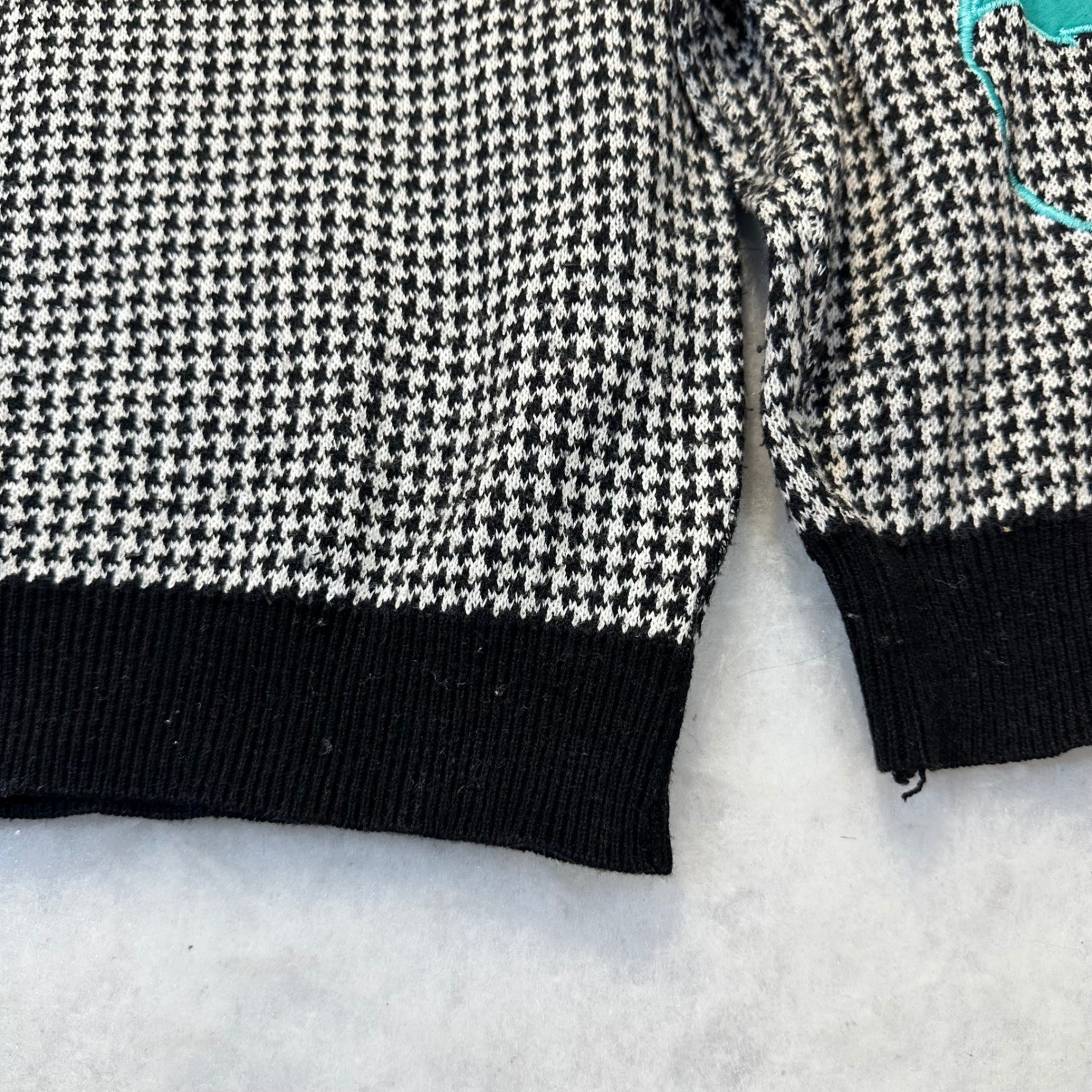 Mondi Houndstooth Rose Sweater Women 38 M Black White Floral Eclectic Vintage