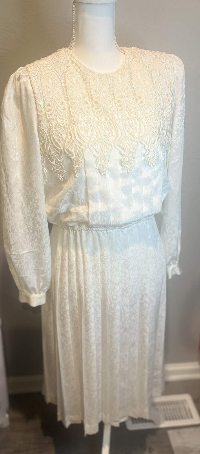 Vintage 70s Dim The Lights Petite 8 Silver Chiffon Pleated Long Sleeve Dress
