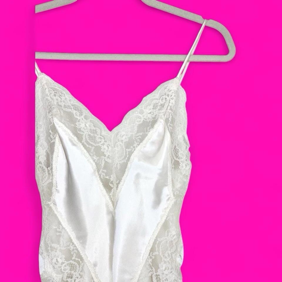 Vintage 90’s Ms. Leslee White Lace Sexy Lingerie Sleeveless Bodysuit