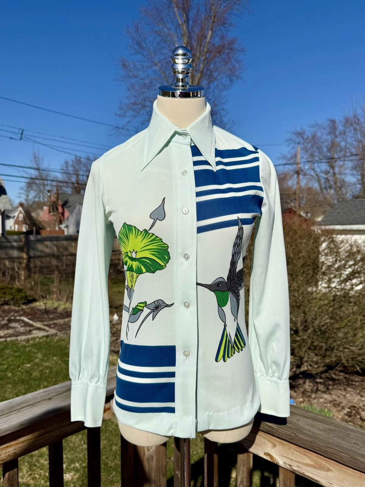 Vintage 70s Pale Blue Novelty Hummingbird Flower Print Button Down Blouse