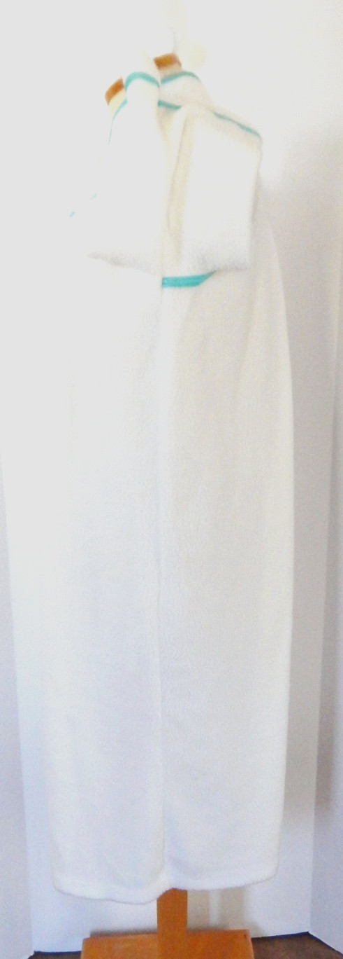 Vtg Sears Carriage Court Robe or Housecoat Embroidery Detail Size L 16/18 NWT