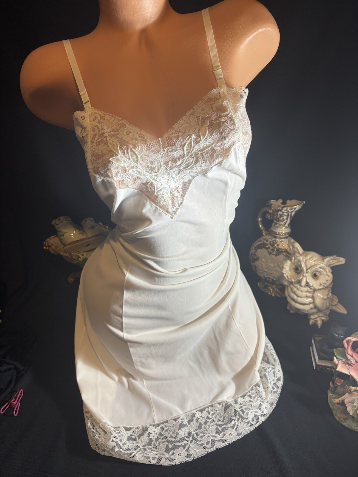 Vtg SILKY SOFT SLIP GOWN CHANTILLY LACE NIGHTGOWN Negligee WOMAN SLIP