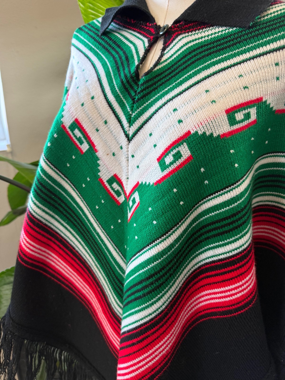 Vintage 1970s Geometric Fringed Poncho – OSFM – Boho Western Vibes